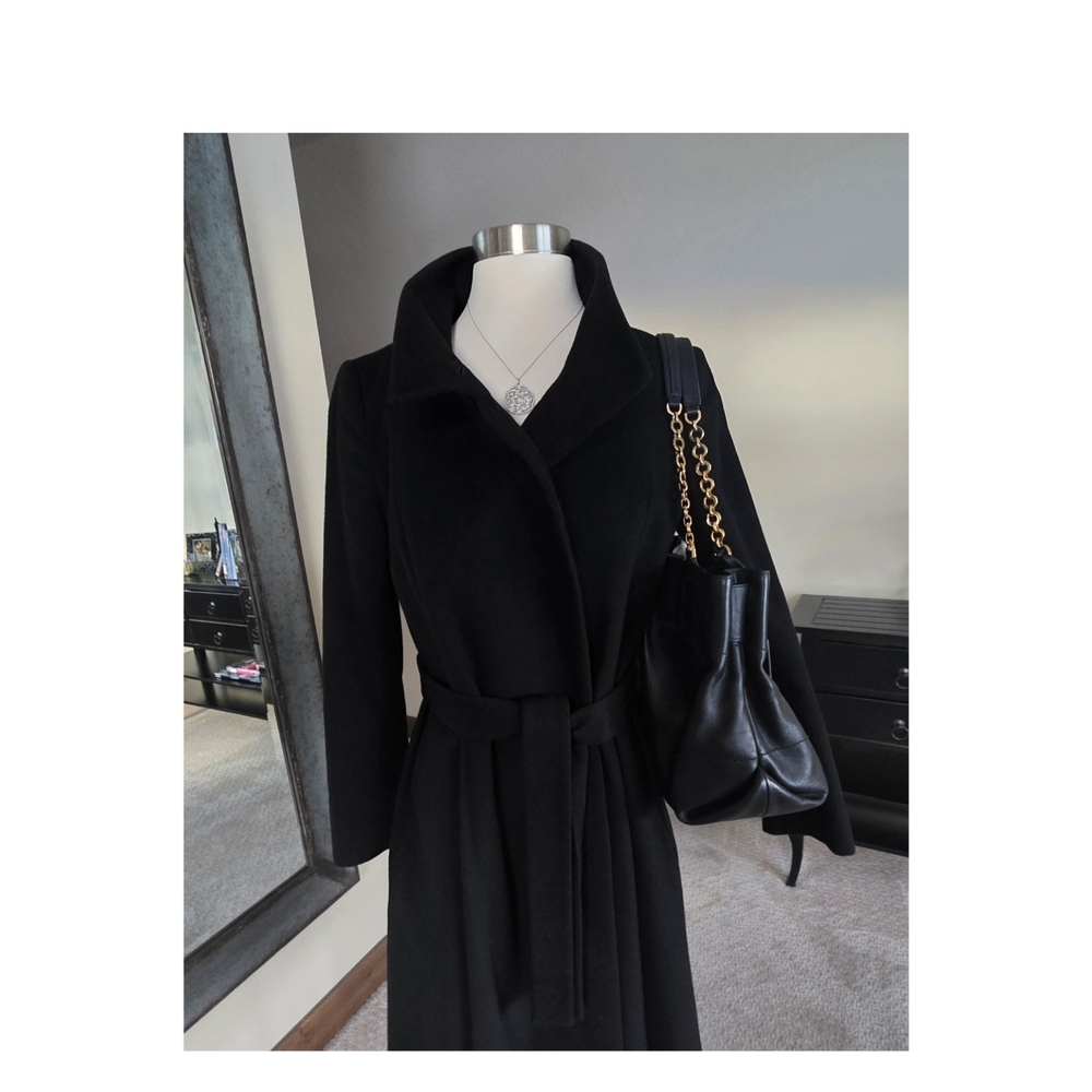Salvatore Ferragamo Florence Gancini Shoulder Bag Black With Gold Hardware - Picture 3 of 10